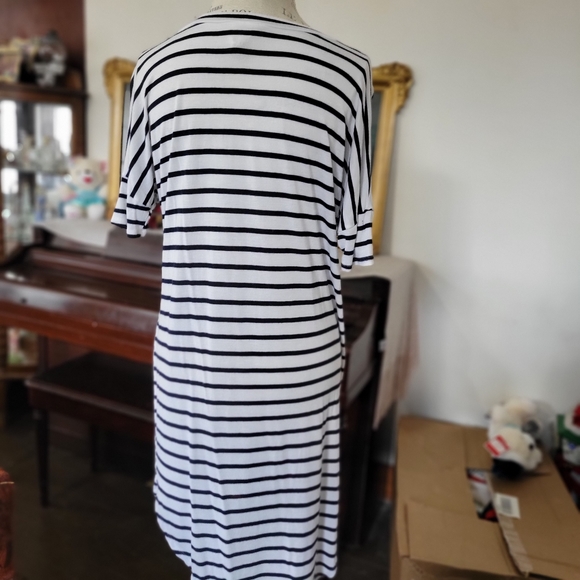 Cute women's striped dress - Picture 2 of 3